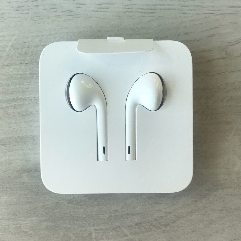 Apple EarPods with lightning connector